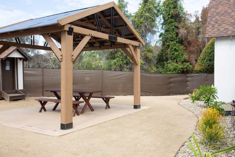 The Vintage La Mesa Tudor House in Casa De Oro-Mount