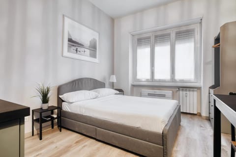 Bed, Photo of the whole room, Bedroom, air conditioner
