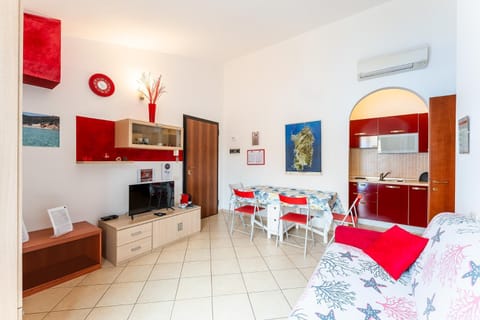 TV and multimedia, Kitchen or kitchenette, Living room, Seating area, Dining area, Evening entertainment, air conditioner