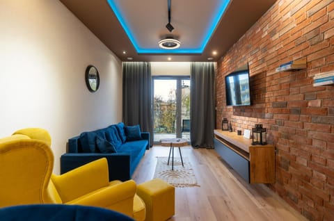 TV and multimedia, Living room, Seating area, Evening entertainment