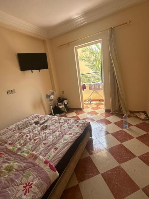 Bed, TV and multimedia, Bedroom