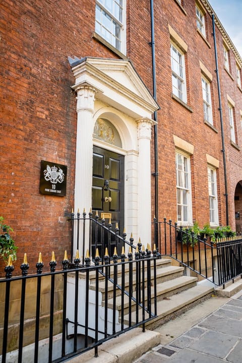 Property building, Facade/entrance