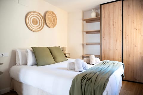 Bed, Photo of the whole room, Bedroom, wardrobe