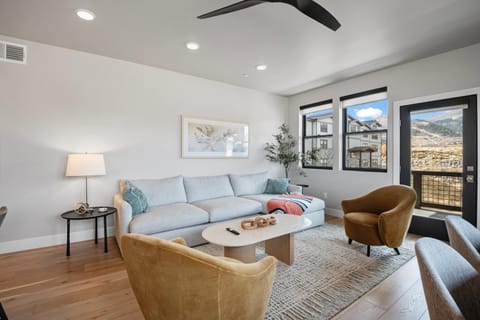 Mountain View Magic at Mayflower Lakeside by Park City Vacations Apartment in Jordanelle Reservoir