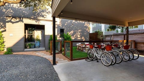 Bouldin Modern - Luxury Wellness Retreat House in Zilker