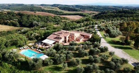 Property building, Nearby landmark, Day, Natural landscape, Bird's eye view, Mountain view, Pool view, Swimming pool