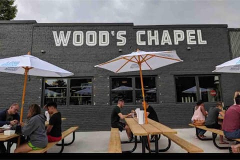 Apt on flower farm, Convenient & pet friendly Apartment in Atlanta