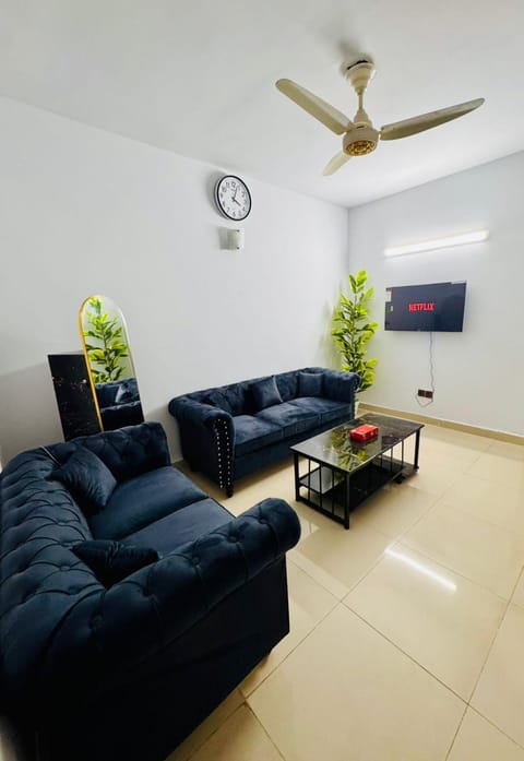 Communal lounge/ TV room, TV and multimedia, Living room, Seating area