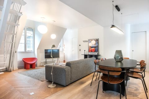 Living room, Dining area