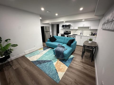 Kitchen or kitchenette, Living room, Seating area, Dining area, stove
