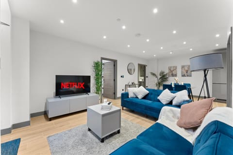 Communal lounge/ TV room