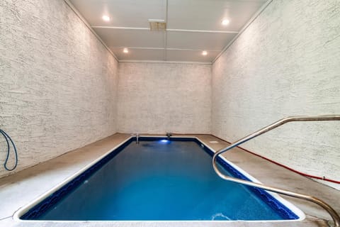 A Bearadise Splash By Colonial Properties House in Pigeon Forge