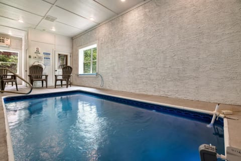 A Bearadise Splash By Colonial Properties House in Pigeon Forge