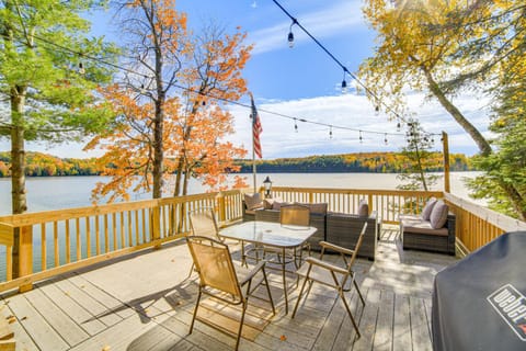 All-Season Adventures! Chicaugon Lakefront Gem House in Wisconsin