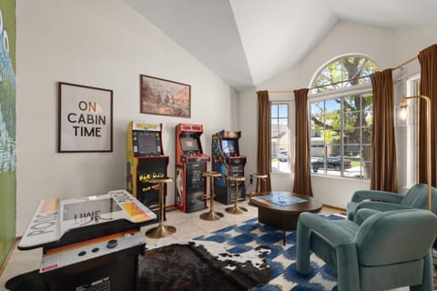 Game Room, Living room, Seating area