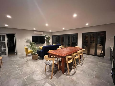 Communal lounge/ TV room, Seating area, Dining area