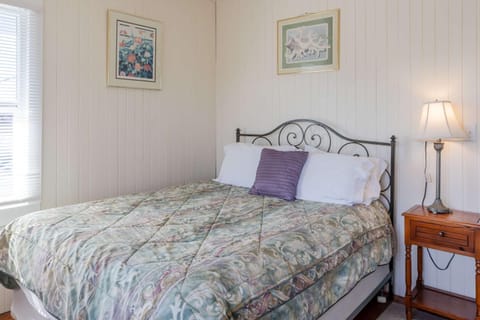 2 Streets to the Beach Game Room BBQ & Firepit House in Seaside