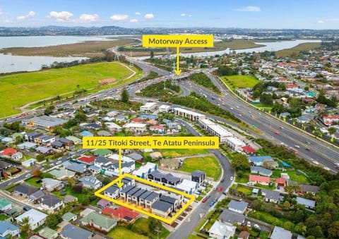 Neighbourhood, Bird's eye view, Location