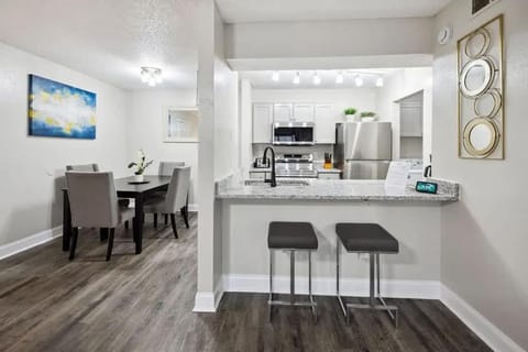 Upgraded 2BD Pool DFW South 183-161 i015 Apartment in Irving