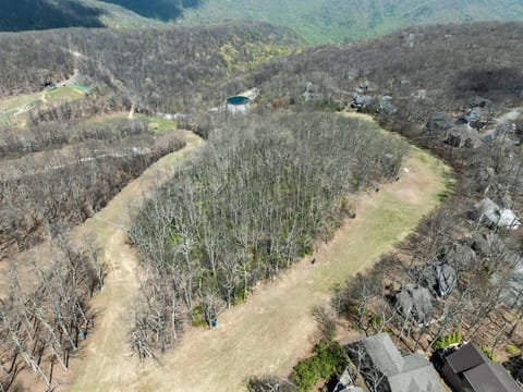 Trail Magic- Sk-in & Ski-out House in Massies Mill