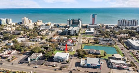 Restaurant/places to eat, Neighbourhood, Bird's eye view, Beach, Lake view, Shopping Area