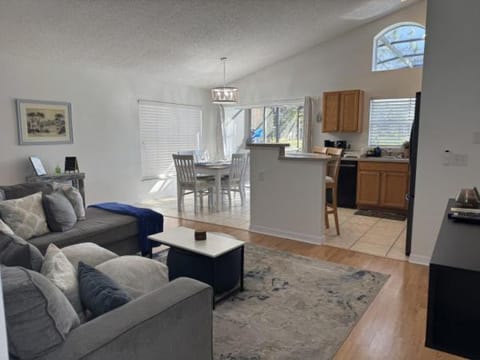 Cozy Family Villa with Private Pool in Southern Dunes House in Haines City