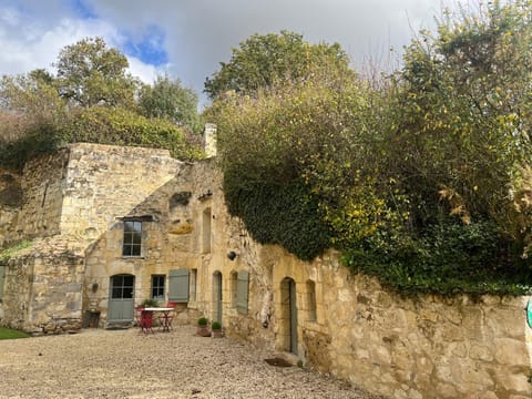Property building, Facade/entrance, Garden, Garden view