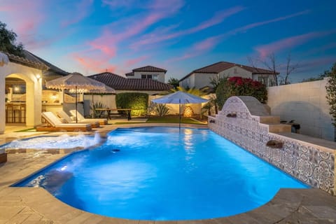 Property building, Pool view, Swimming pool, sunbed