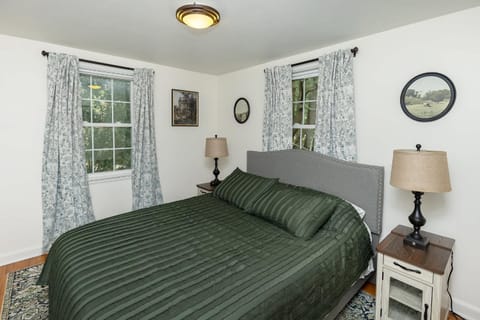 4BR-3BA Charming Family-Sized in Ames House in Ames