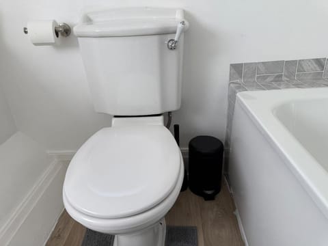 Spacious 3 Bed House Perfect for Contractors & Families with free Wi-fi and Parking House in Rotherham