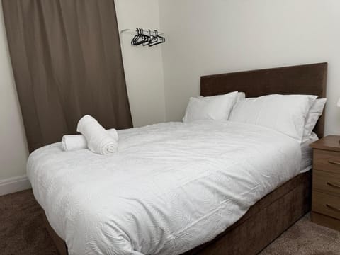 Spacious 3 Bed House Perfect for Contractors & Families with free Wi-fi and Parking House in Rotherham