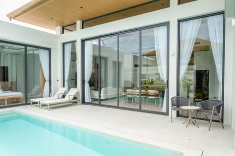 Pool view, Swimming pool, sunbed
