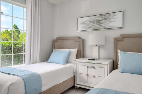 Sleek & Stylish Stay Mins to Magic MP68 Apartment in Orlando