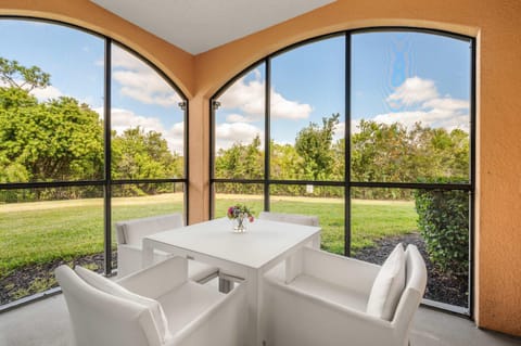 Sleek & Stylish Stay Mins to Magic MP68 Apartment in Orlando