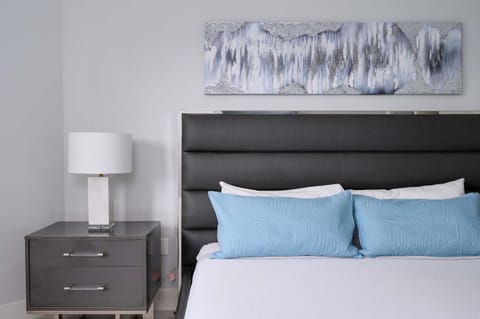 Sleek & Stylish Stay Mins to Magic MP68 Apartment in Orlando