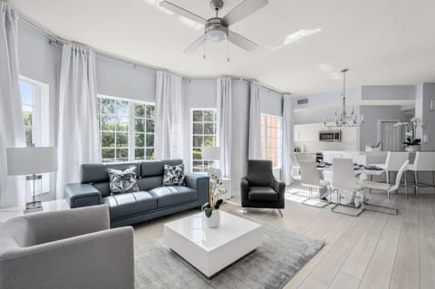 Serene Disney Getaway Designer Style MP61 Apartment in Orlando