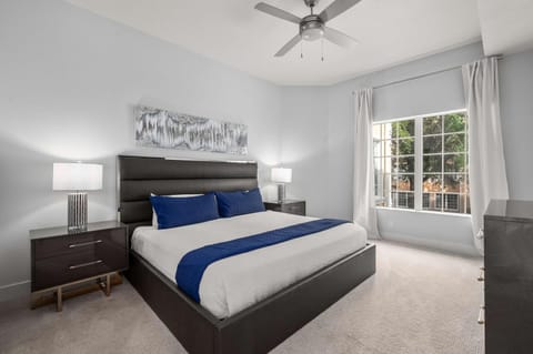 Designer Retreat 2 Miles to Disney MP21 Apartment in Orlando