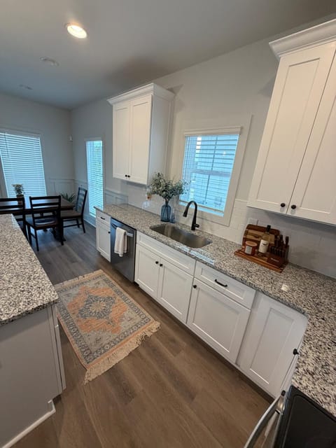 Auburn, Opelika Sleeps 8, close Auburn University House in Opelika