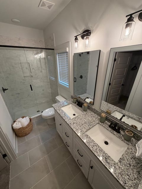 Auburn, Opelika Sleeps 8, close Auburn University House in Opelika