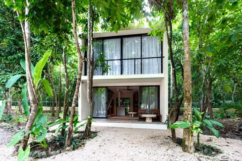Property building, Day, Natural landscape, Garden, Decorative detail, Garden view, air conditioner