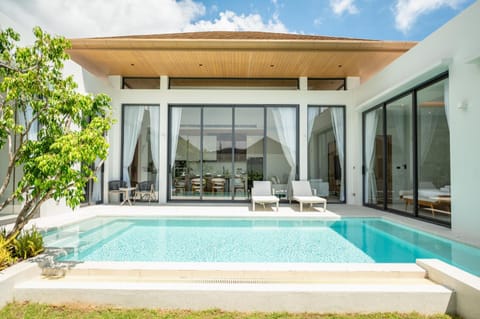 Property building, Pool view, Swimming pool, sunbed