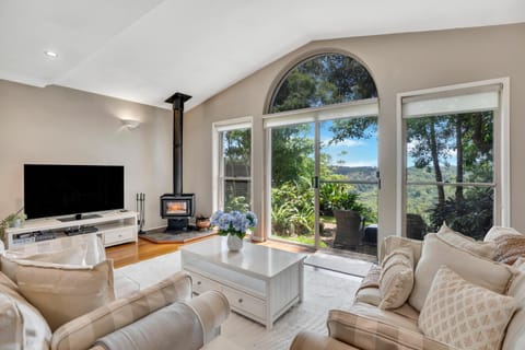 View (from property/room), Living room, Garden view, Mountain view, fireplace