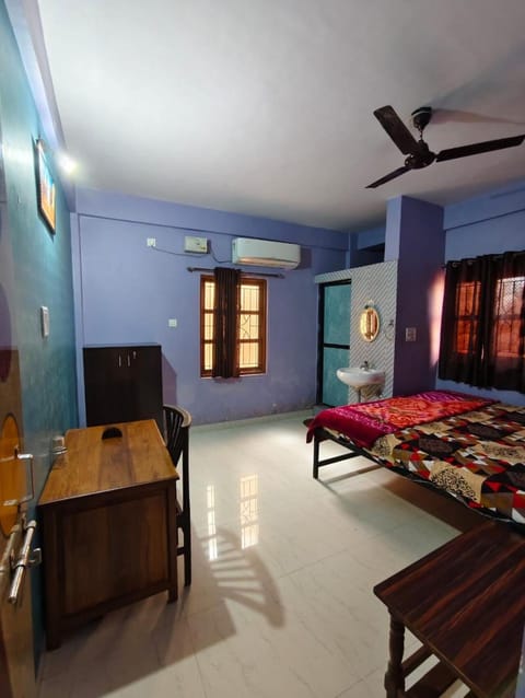 Communal lounge/ TV room, Bed, Living room, Photo of the whole room, Seating area, Dining area, Bedroom
