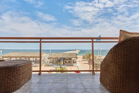 Day, View (from property/room), Balcony/Terrace, Seating area, Beach, Sea view