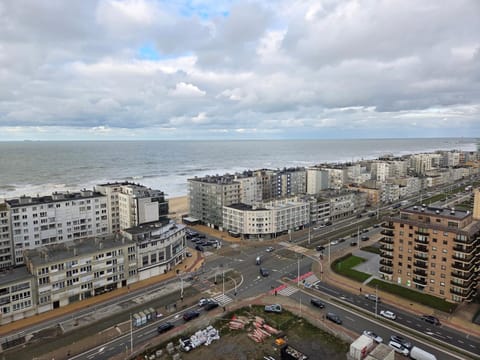 La Brisa - Luxe, balcony and stunning views Apartment in Ostend