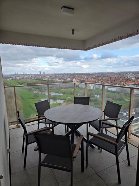 La Brisa - Luxe, balcony and stunning views Apartment in Ostend
