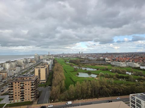 La Brisa - Luxe, balcony and stunning views Apartment in Ostend