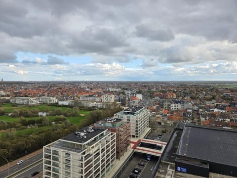 La Brisa - Luxe, balcony and stunning views Apartment in Ostend