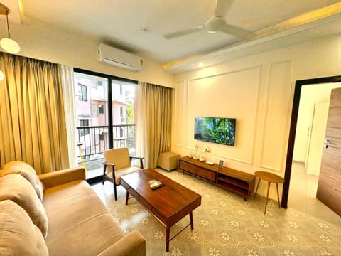 TV and multimedia, Living room, Seating area, air conditioner