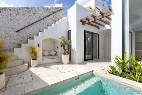 Seating area, Swimming pool, Swimming pool